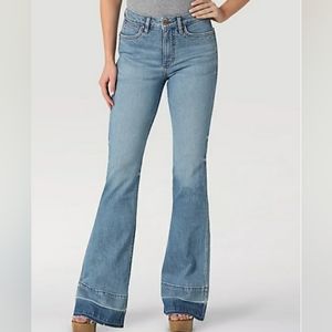 Wrangler high rise retro raw hem flair trouser jean, size 30x36